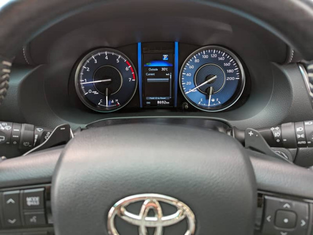 toyota-fortuner-2023-big-5
