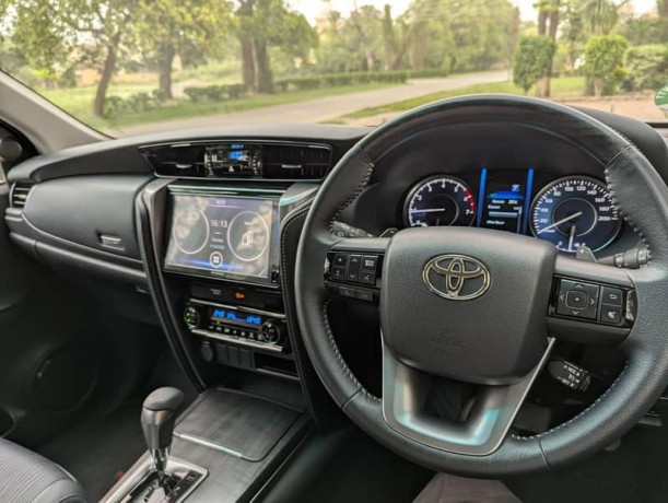 toyota-fortuner-2023-big-4