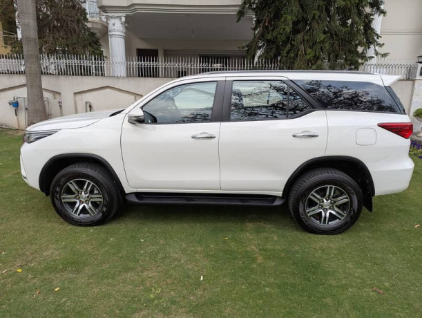 toyota-fortuner-2023-big-3