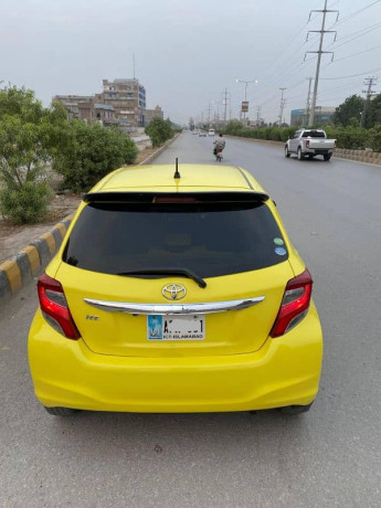 toyota-vitz-2014-big-5