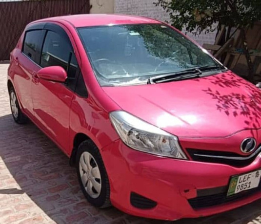toyota-vitz-2012-big-0
