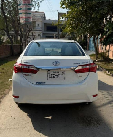 toyota-corolla-altis-2017-big-6
