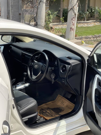 toyota-corolla-altis-16-cvt-big-5