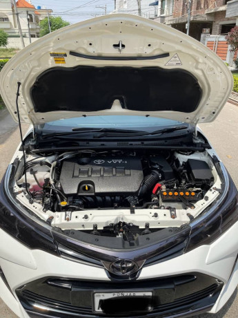 toyota-corolla-altis-16-cvt-big-7