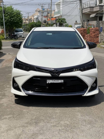 toyota-corolla-altis-16-cvt-big-0