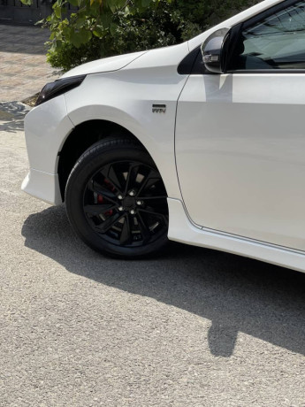 toyota-corolla-altis-16-cvt-big-15