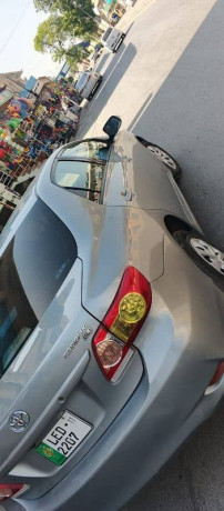 toyota-corolla-gli-2011-big-9