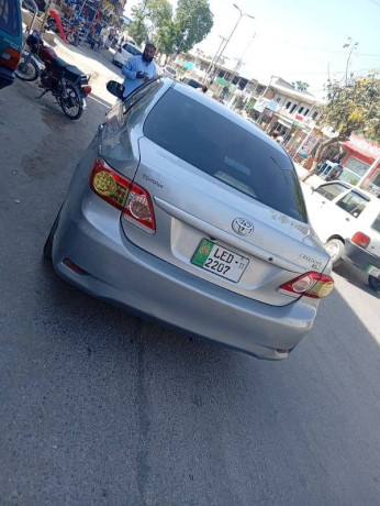 toyota-corolla-gli-2011-big-11