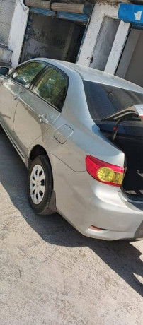 toyota-corolla-gli-2011-big-5
