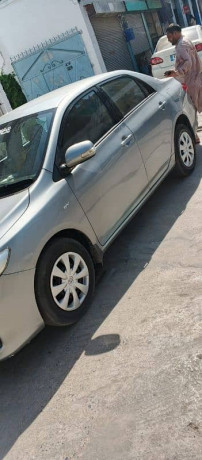 toyota-corolla-gli-2011-big-10