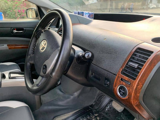 toyota-prius-2011-15-s-big-5