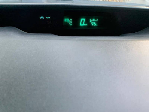 toyota-prius-2011-15-s-big-11
