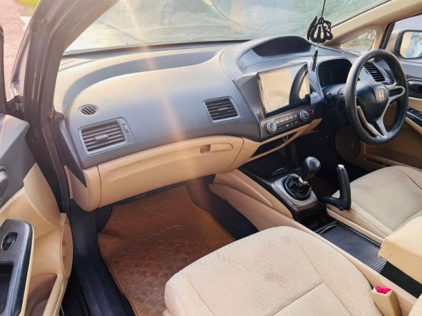 honda-civic-vti-2009-big-9
