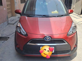 toyota-sienta-2018