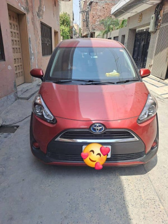 toyota-sienta-2018-big-0