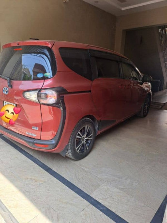 toyota-sienta-2018-big-16