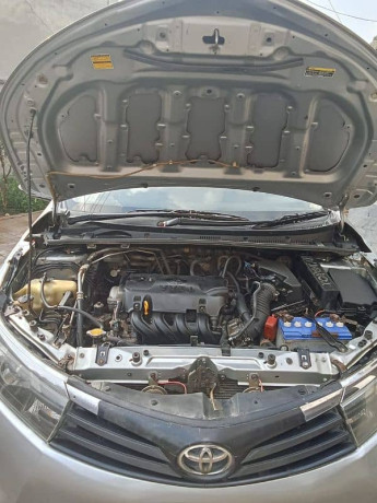 toyota-corolla-gli-2015-big-2