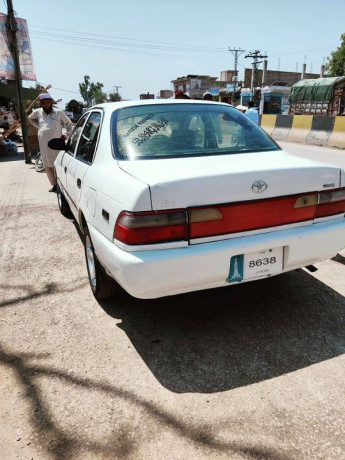 toyota-corolla-xe-1998-big-5