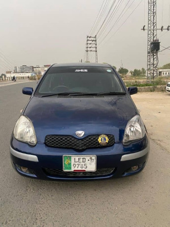 toyota-vitz-2003-big-15