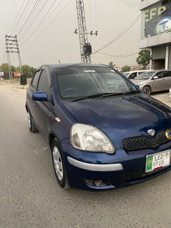 toyota-vitz-2003-big-11
