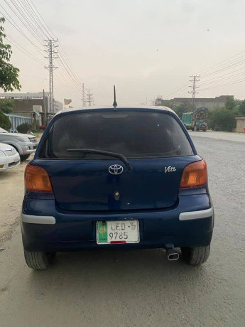 toyota-vitz-2003-big-9
