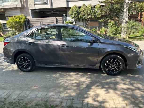toyota-corolla-altis-2023-big-4