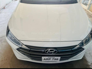 hyundai-elantra-2024