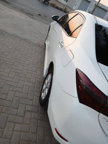 toyota-corolla-altis-2015-big-5