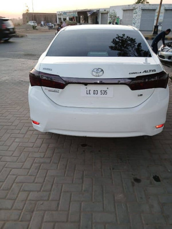 toyota-corolla-altis-2015-big-1