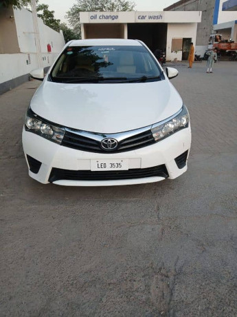 toyota-corolla-altis-2015-big-0