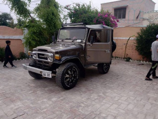 toyota-land-cruiser-1984