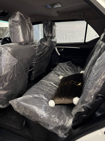 toyota-fortuner-g-varient-big-7
