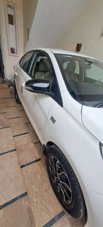 toyota-yaris-gli-13-manual-2021-big-0