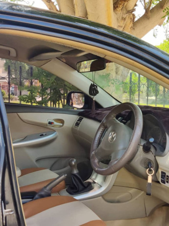 toyota-corolla-gli-2010-big-5