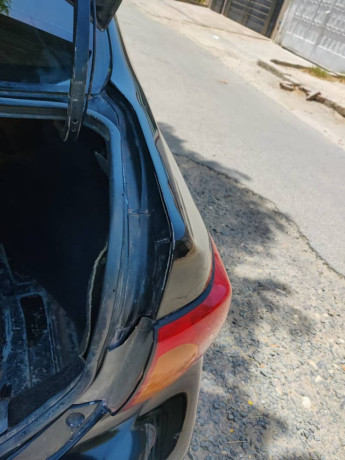 toyota-corolla-gli-2010-big-11