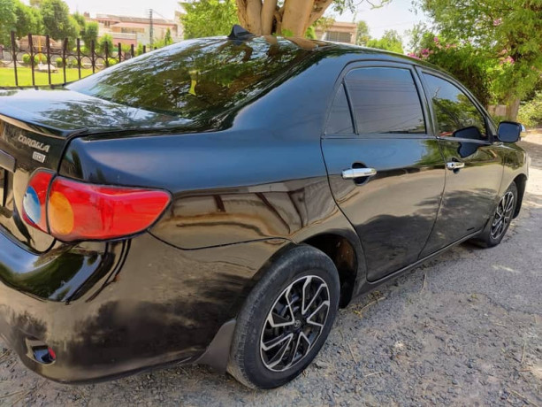 toyota-corolla-gli-2010-big-3