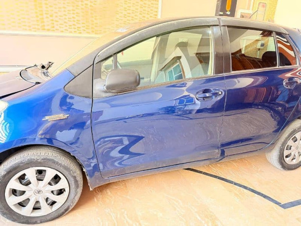 toyota-vitz-2005-big-13