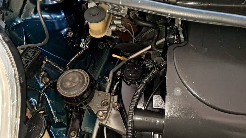 toyota-vitz-2005-big-3