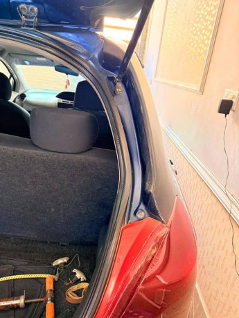 toyota-vitz-2005-big-16