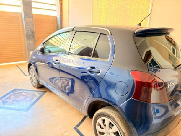 toyota-vitz-2005-big-8