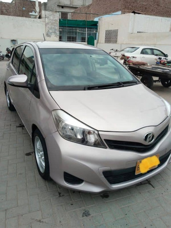 toyota-vitz-2011-big-0