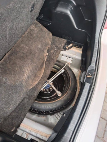 toyota-vitz-2011-big-16