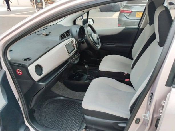 toyota-vitz-2011-big-8