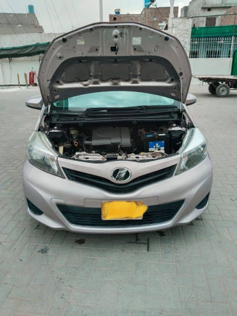 toyota-vitz-2011-big-7