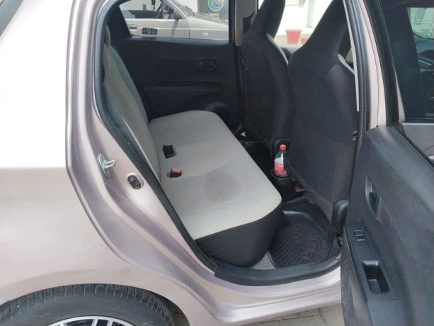 toyota-vitz-2011-big-9