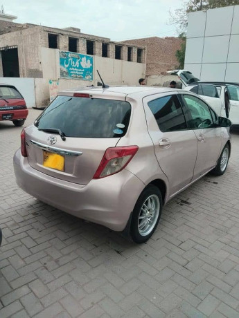 toyota-vitz-2011-big-1