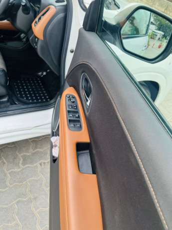 honda-vezel-z-package-big-10