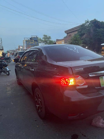 toyota-corolla-gli-2013-big-5