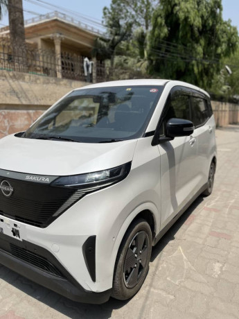 nissan-sakura-g-package-top-of-the-line-big-0