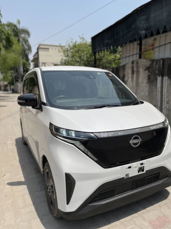 nissan-sakura-g-package-top-of-the-line-big-2